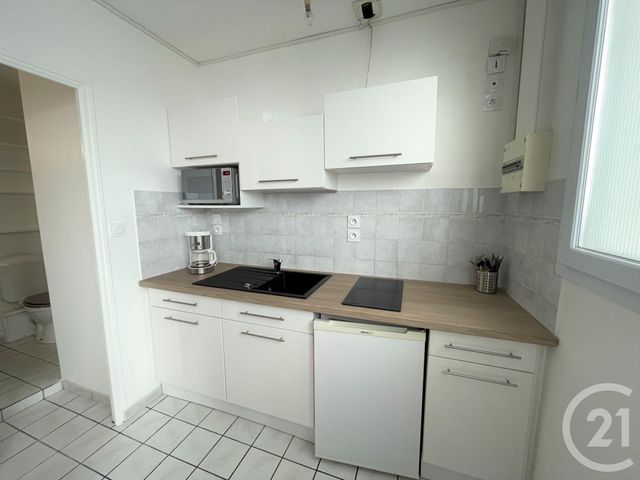 Appartement F1 à louer - 1 pièce - 15.0 m2 - LANESTER - 56 - BRETAGNE - Century 21 Immobilier Diffusion Appartement F1 à louer - 1 pièce - 15.0 m2 - LANESTER - 56 - BRETAGNE - Century 21 Immobilier Diffusion