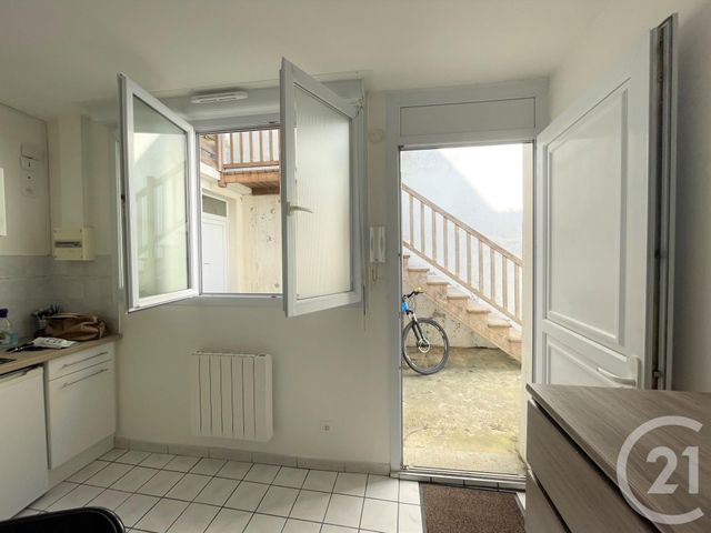 Appartement F1 à louer - 1 pièce - 15.0 m2 - LANESTER - 56 - BRETAGNE - Century 21 Immobilier Diffusion Appartement F1 à louer - 1 pièce - 15.0 m2 - LANESTER - 56 - BRETAGNE - Century 21 Immobilier Diffusion