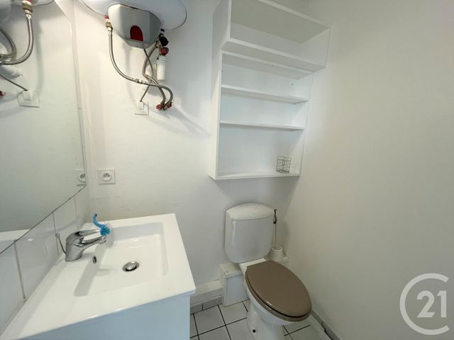 Appartement F1 à louer - 1 pièce - 15.0 m2 - LANESTER - 56 - BRETAGNE - Century 21 Immobilier Diffusion Appartement F1 à louer - 1 pièce - 15.0 m2 - LANESTER - 56 - BRETAGNE - Century 21 Immobilier Diffusion