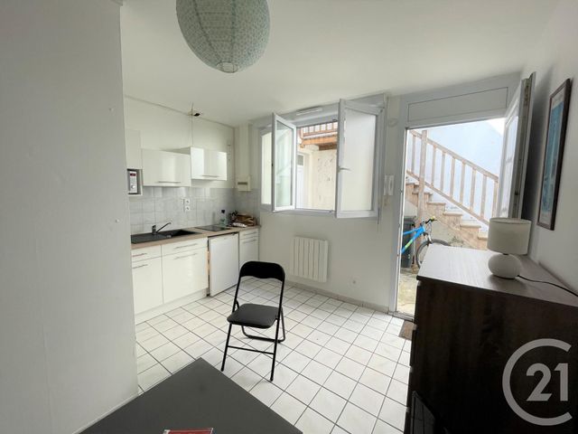 Appartement F1 à louer - 1 pièce - 15.0 m2 - LANESTER - 56 - BRETAGNE - Century 21 Immobilier Diffusion Appartement F1 à louer - 1 pièce - 15.0 m2 - LANESTER - 56 - BRETAGNE - Century 21 Immobilier Diffusion