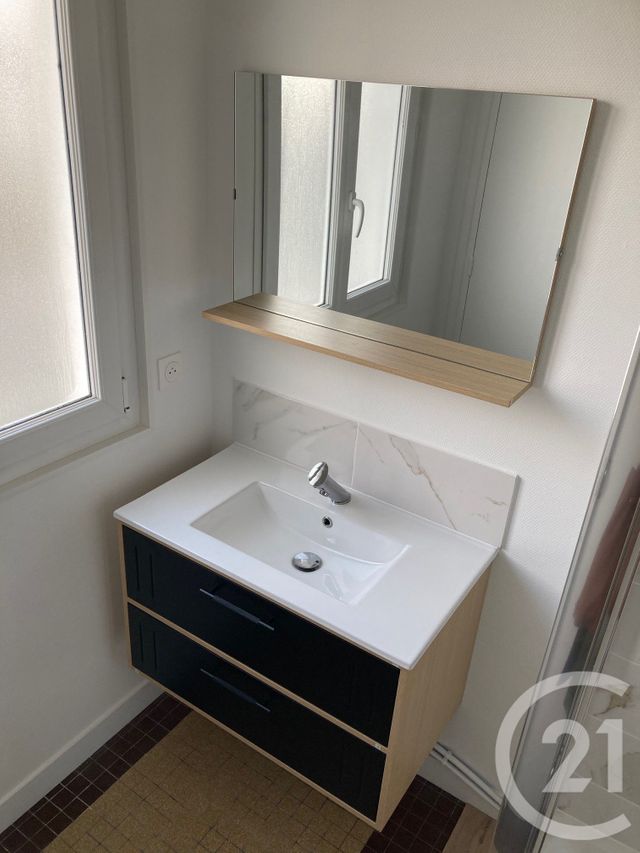 Appartement à louer - 2 pièces - 42.43 m2 - LORIENT - 56 - BRETAGNE - Century 21 Immobilier Diffusion